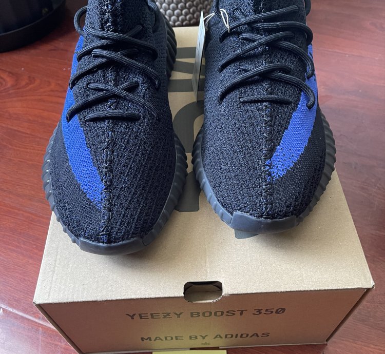 Yeezy Boost 350 V2 Dazzling Blue