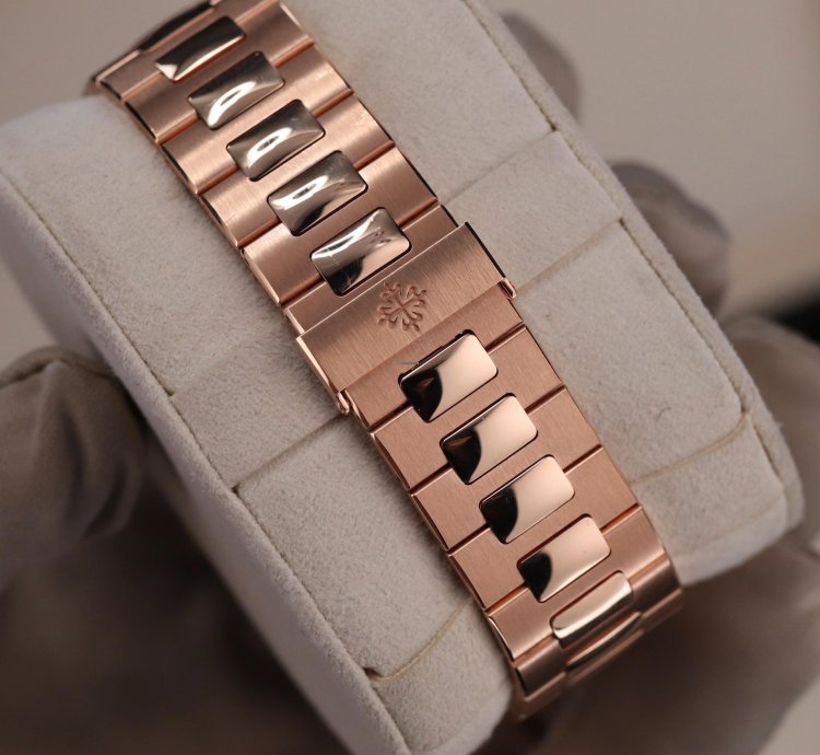 Patek Philippe Nautilus 5711 1r Rose Gold 40mm Brown Dial Bracelet Complete Set