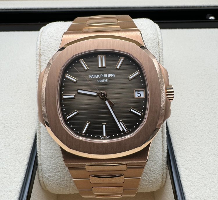 Patek Philippe Nautilus 5711 1r Rose Gold Chocolate Dial