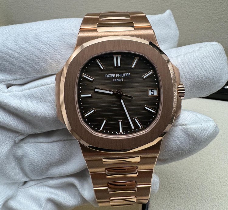 Patek Philippe Nautilus 5711 1r Rose Gold Chocolate Dial