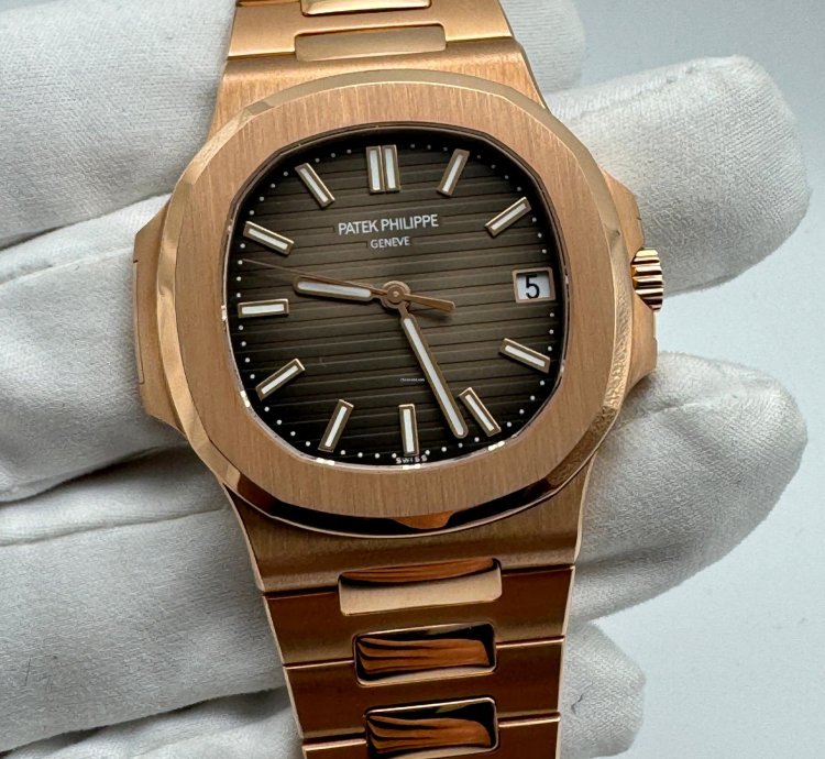 Patek Philippe Nautilus 5711 1r Rose Gold Chocolate Dial