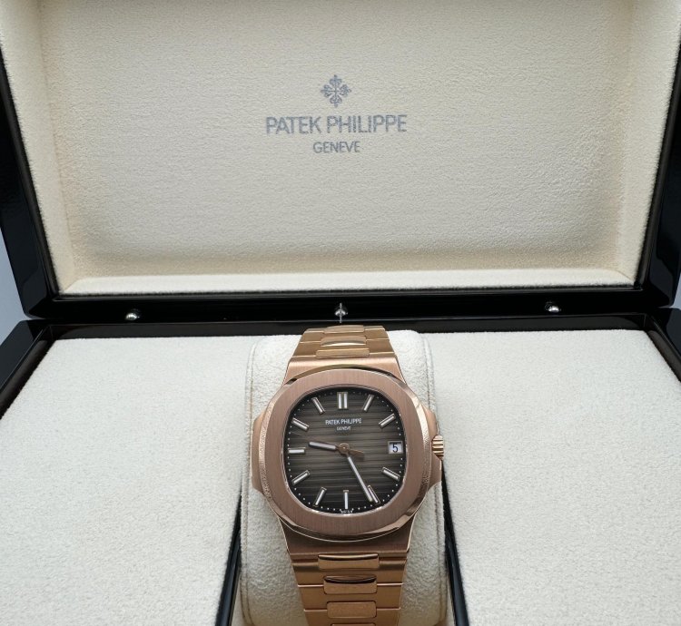 Patek Philippe Nautilus 5711 1r Rose Gold Chocolate Dial