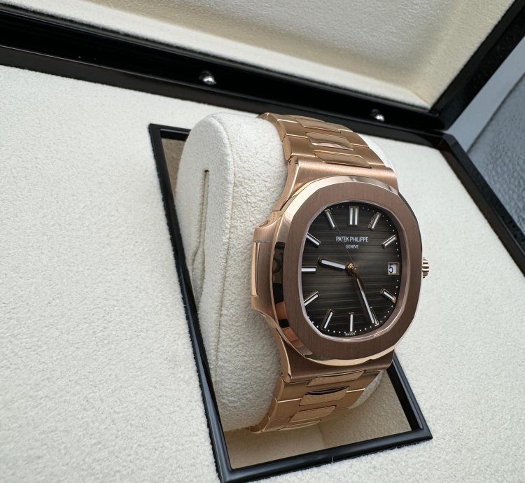 Patek Philippe Nautilus 5711 1r Rose Gold Chocolate Dial