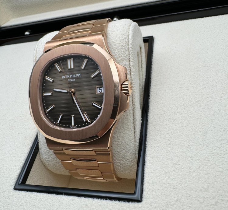 Patek Philippe Nautilus 5711 1r Rose Gold Chocolate Dial