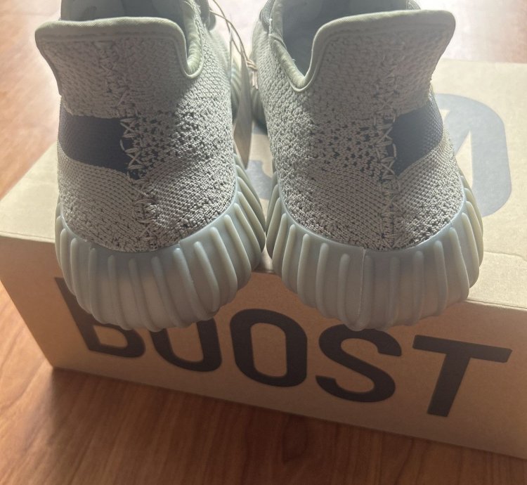 Yeezy Boost 350 V2 Granite
