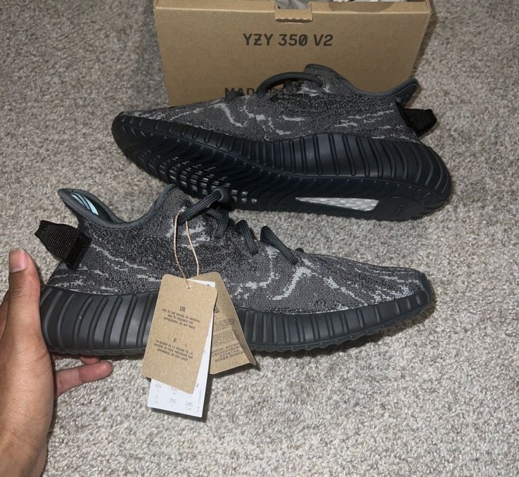 Yeezy Boost 350 V2 Mx Dark Salt