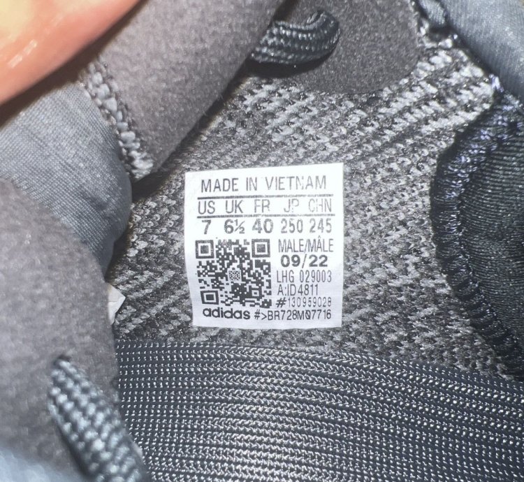 Yeezy Boost 350 V2 Mx Dark Salt