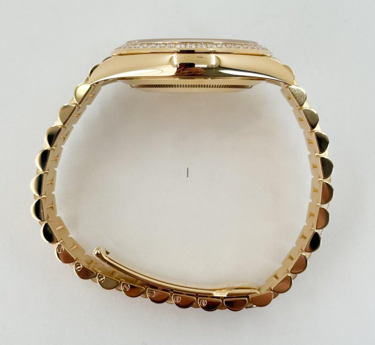 Rolex Day-date 40 40mm Diamond Bezel Champagne Baguette Diamond Dial