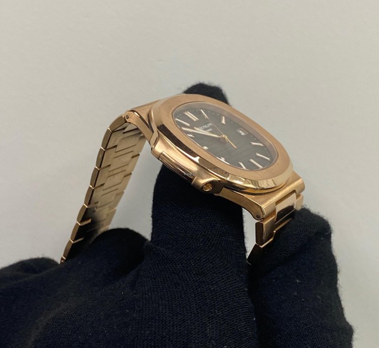 Patek Philippe Nautilus 5711 1r-001 Rose Gold Nautilus