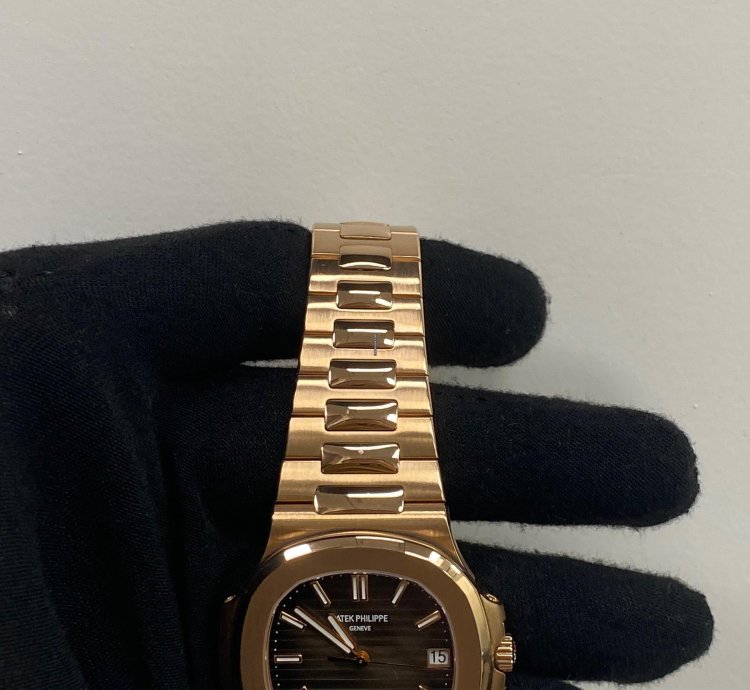 Patek Philippe Nautilus 5711 1r-001 Rose Gold Nautilus