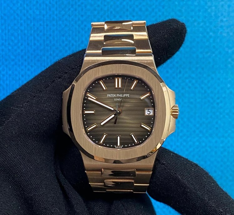 Patek Philippe Nautilus 5711 1r-001 Rose Gold Nautilus
