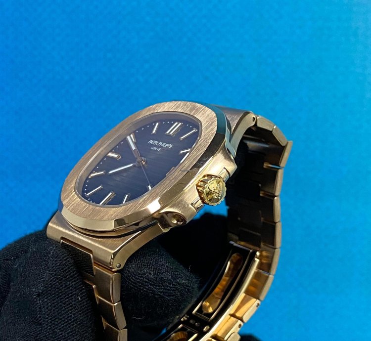 Patek Philippe Nautilus 5711 1r-001 Rose Gold Nautilus