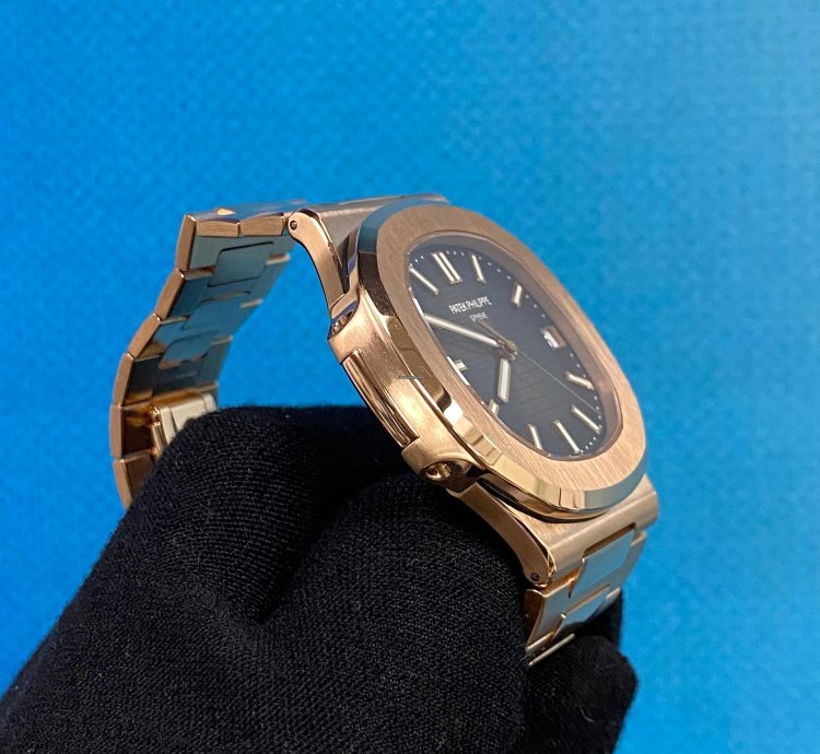 Patek Philippe Nautilus 5711 1r-001 Rose Gold Nautilus