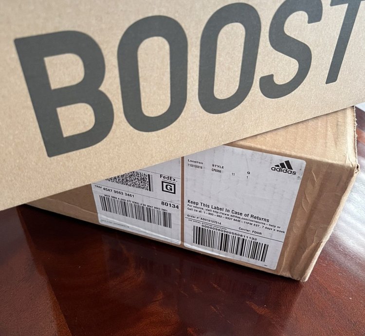 Yeezy Boost 350 V2 Triple White