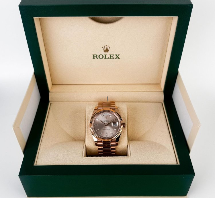 Rolex Day-date 40 40mm Everose Gold Fluted Bezel Sundust Baguette Diamond Dial Presidential 228235