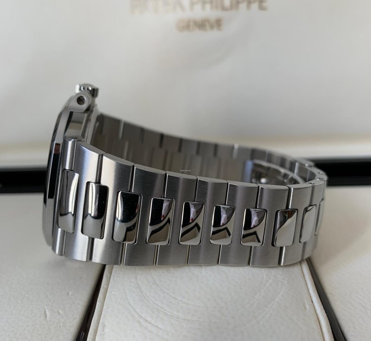 Patek Philippe Nautilus 5711 Black Blue Dial Full Set 2007