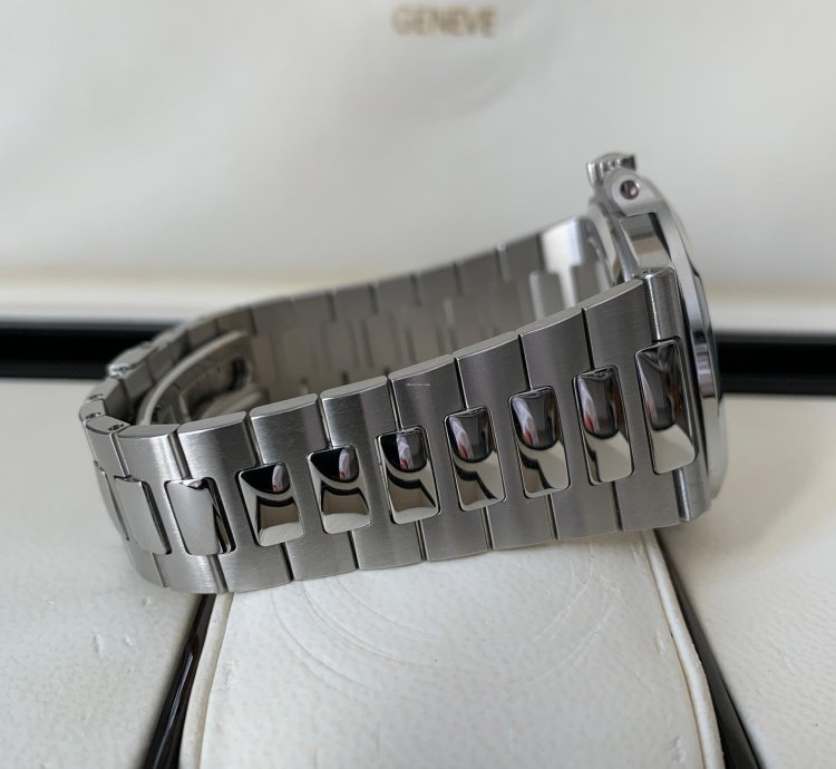 Patek Philippe Nautilus 5711 Black Blue Dial Full Set 2007