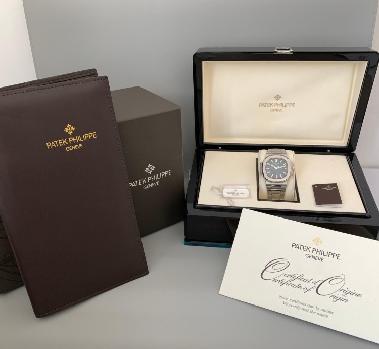 Patek Philippe Nautilus 5711 Black Blue Dial Full Set 2007