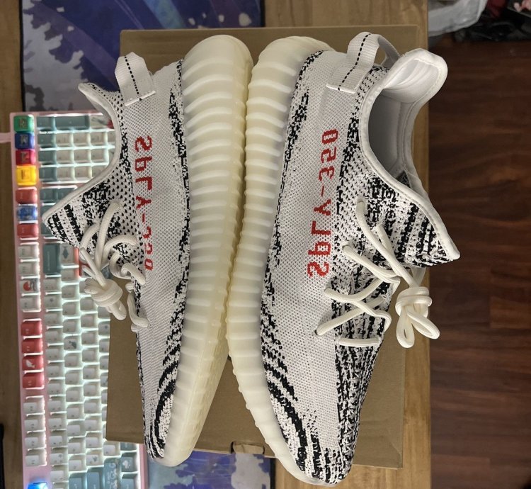 Yeezy Boost 350 V2 Zebra
