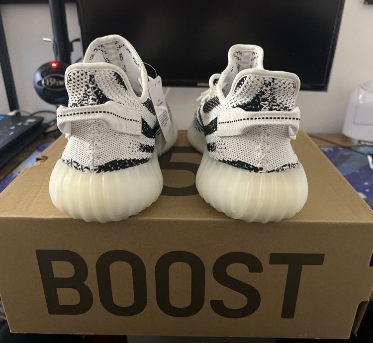 Yeezy Boost 350 V2 Zebra