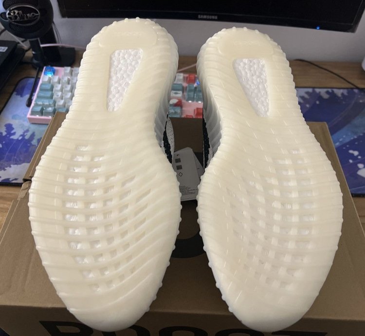 Yeezy Boost 350 V2 Zebra