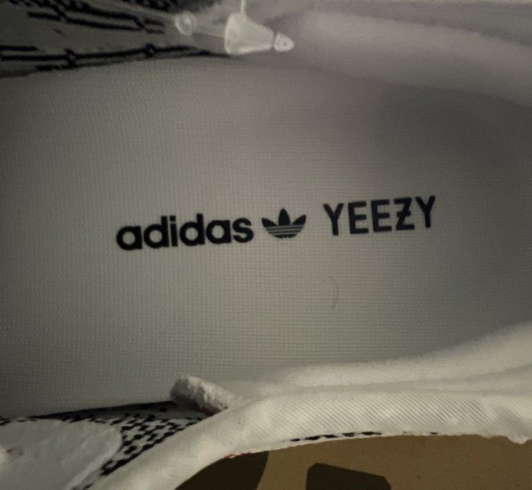 Yeezy Boost 350 V2 Zebra