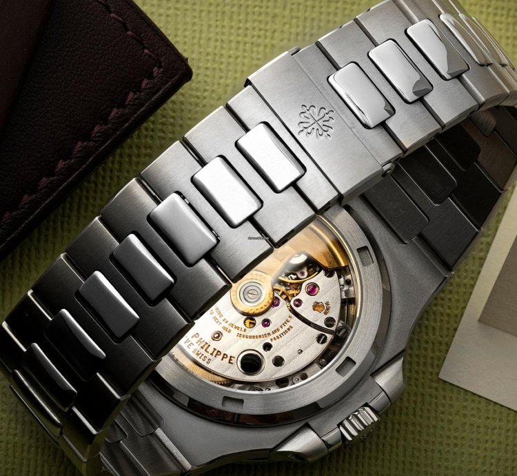 Patek Philippe Nautilus 5711 Blue Dial - Jumbo - 315 Calibre - Box Papers