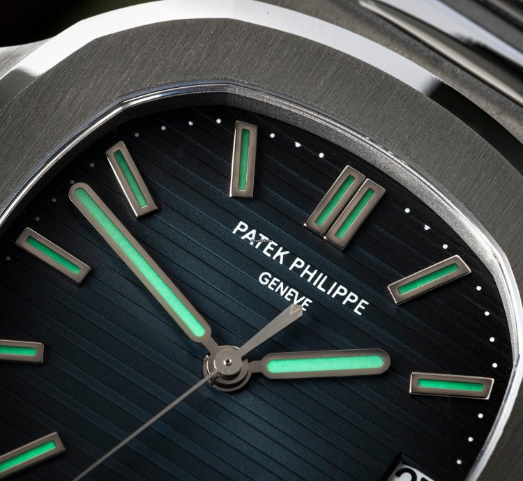 Patek Philippe Nautilus 5711 Blue Dial - Jumbo - 315 Calibre - Box Papers