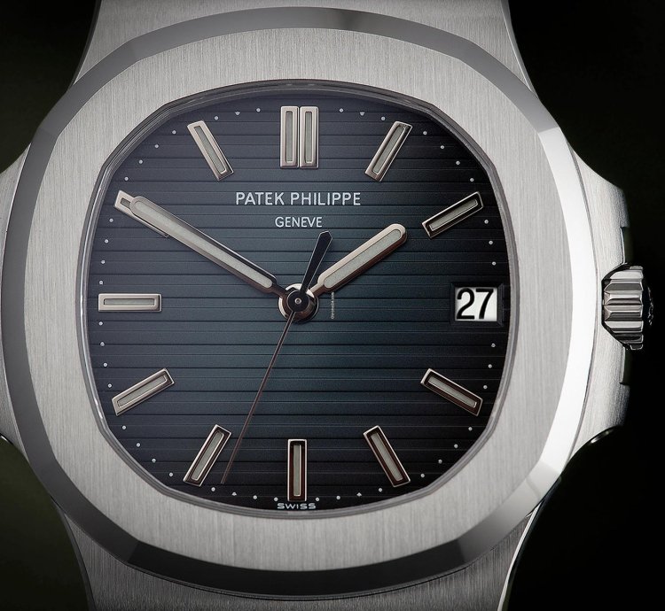 Patek Philippe Nautilus 5711 Blue Dial - Jumbo - 315 Calibre - Box Papers