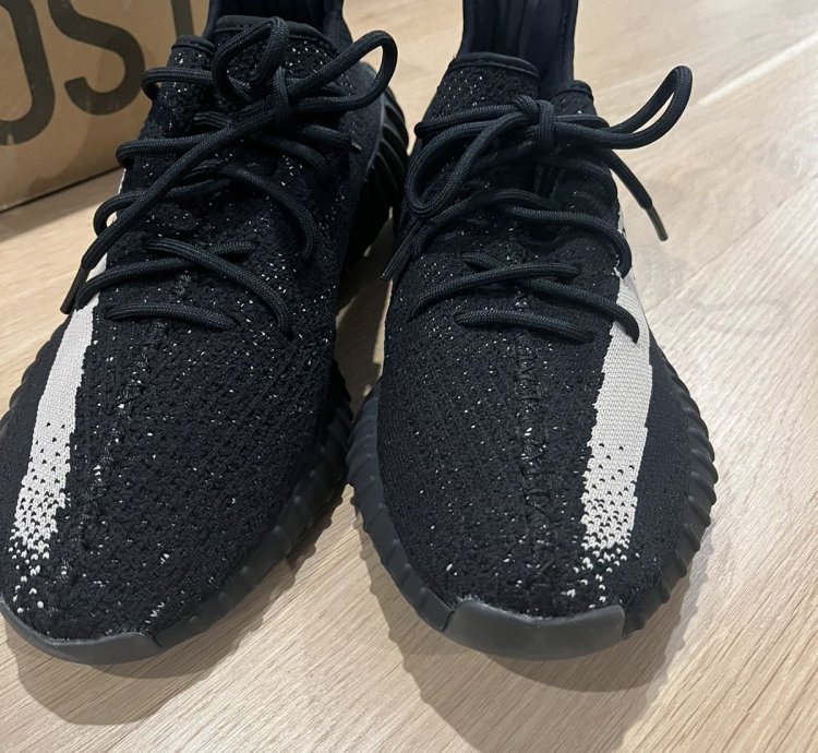 Yeezy Boost 350v2 Black White oreo