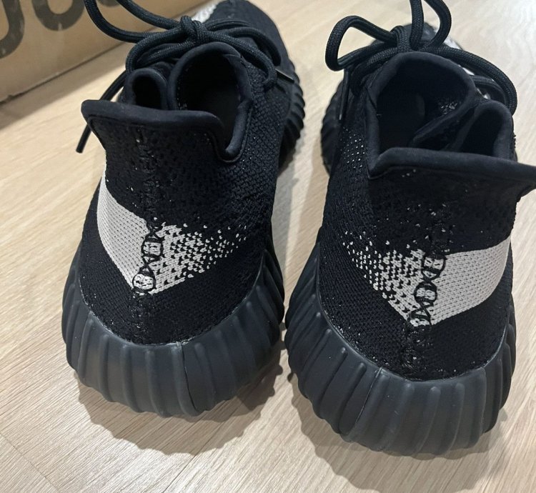 Yeezy Boost 350v2 Black White oreo
