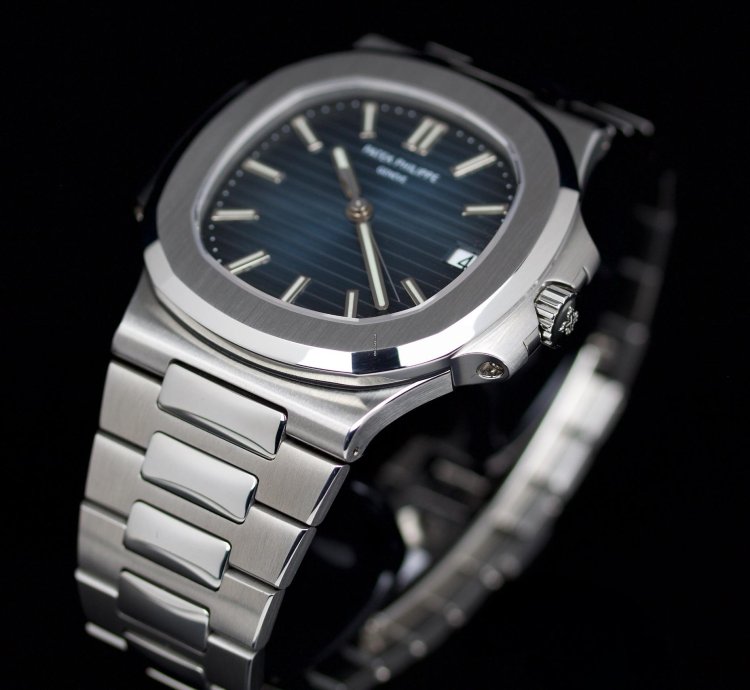 Patek Philippe Nautilus 5711 Full Set 2011