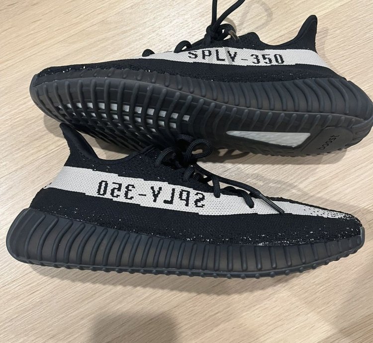 Yeezy Boost 350v2 Black White oreo