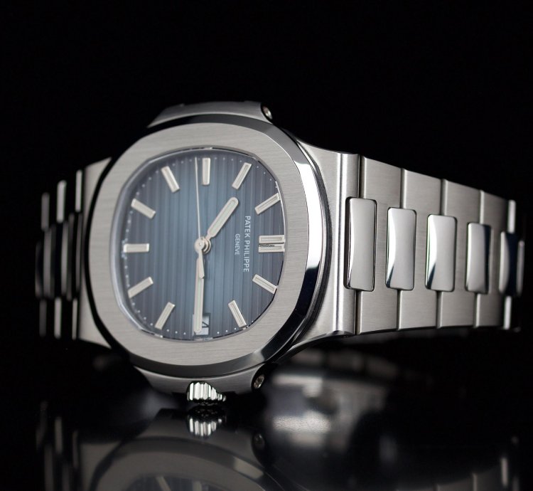 Patek Philippe Nautilus 5711 Full Set 2011