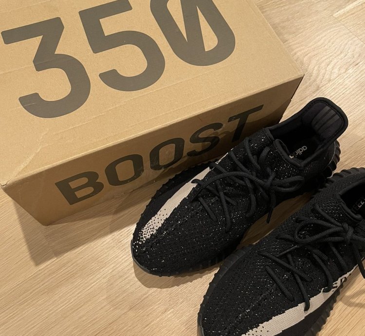 Yeezy Boost 350v2 Black White oreo