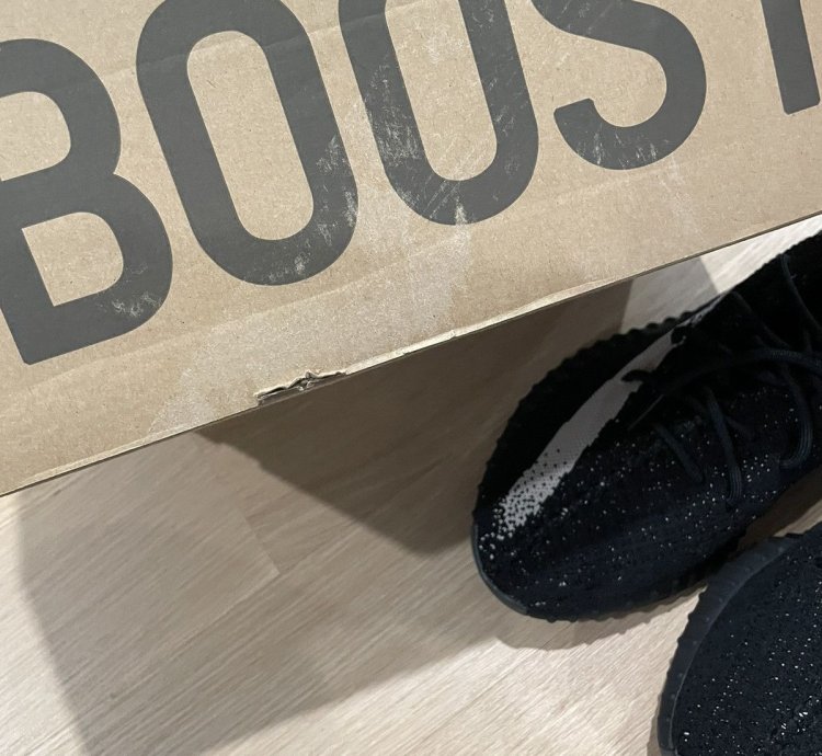 Yeezy Boost 350v2 Black White oreo