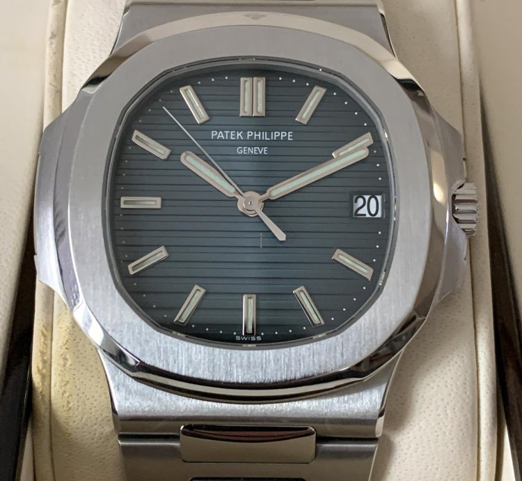 Patek Philippe Nautilus 5711 Last Series Of Transition Geneva Seal Punch Full Set Top Condition 2009