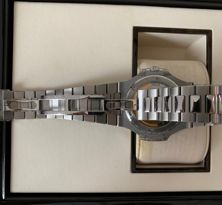 Patek Philippe Nautilus 5711 Last Series Of Transition Geneva Seal Punch Full Set Top Condition 2009