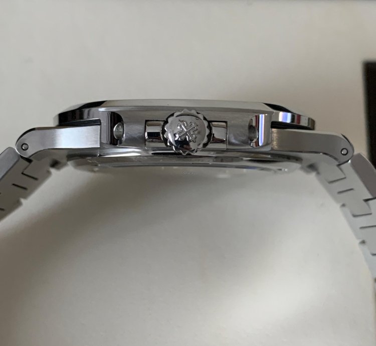 Patek Philippe Nautilus 5711 Last Series Of Transition Geneva Seal Punch Full Set Top Condition 2009