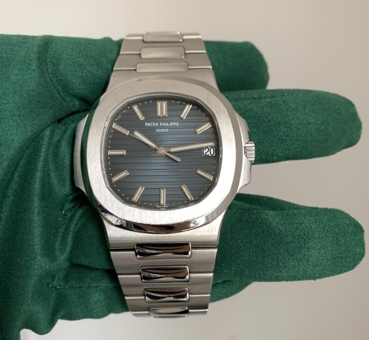 Patek Philippe Nautilus 5711 Last Series Of Transition Geneva Seal Punch Full Set Top Condition 2009