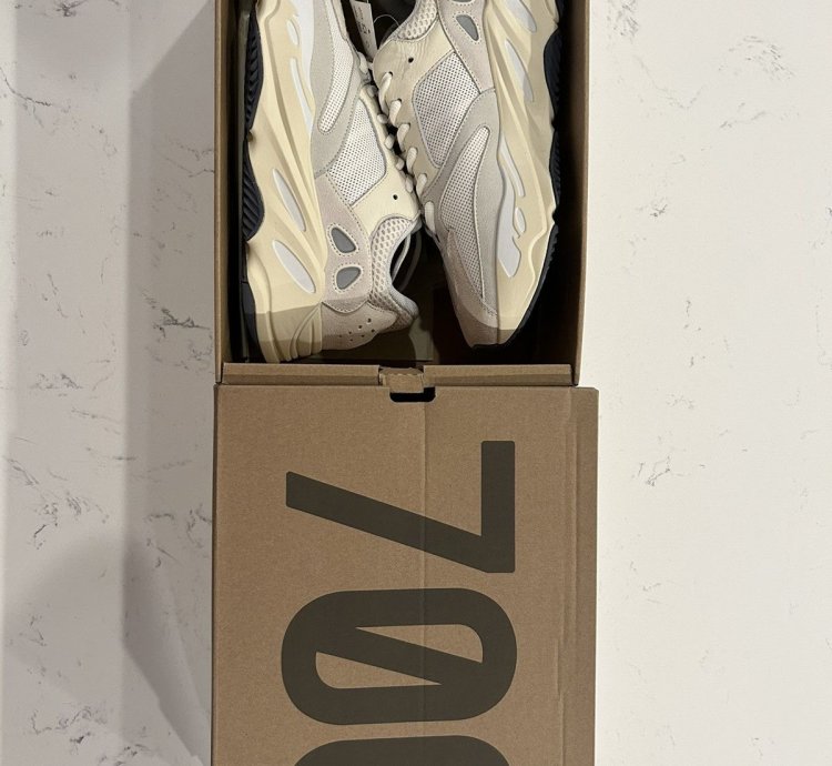 Yeezy Boost 700 Analog