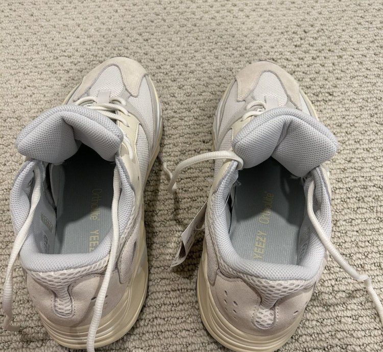 Yeezy Boost 700 Analog