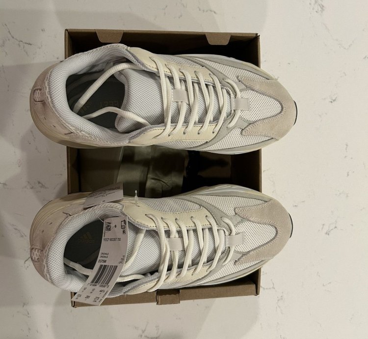 Yeezy Boost 700 Analog