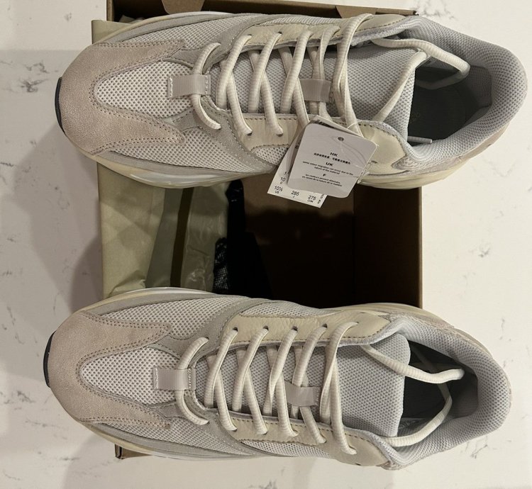 Yeezy Boost 700 Analog