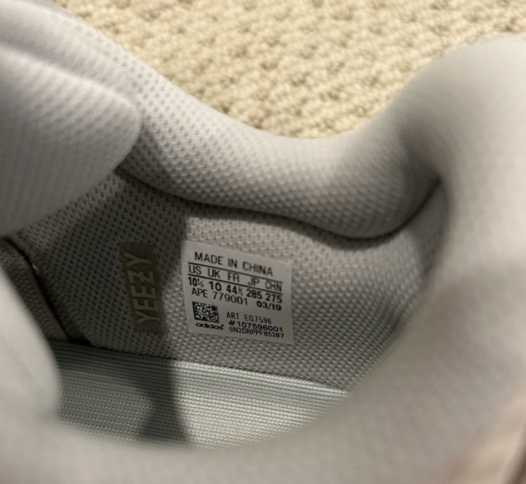 Yeezy Boost 700 Analog