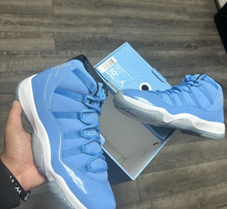 Air Jordan 11 Retro Pantone