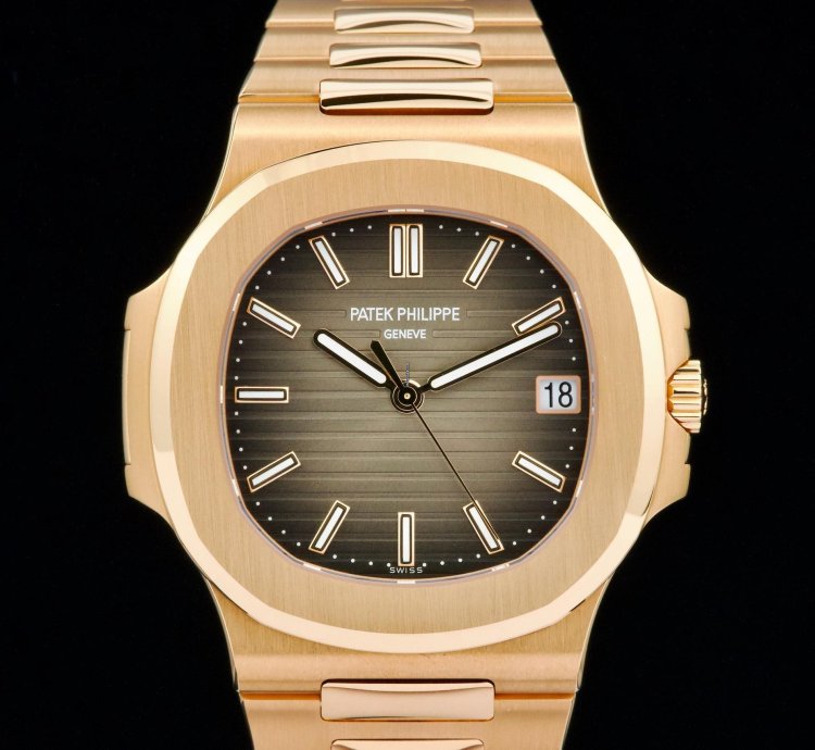 Patek Philippe Nautilus 5711 Rose Gold Cal 26-330 Full Set 2020 Service Sealed