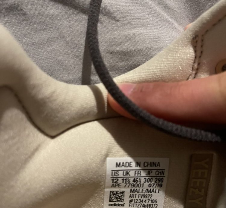 Yeezy Boost 700 Magnet 2019