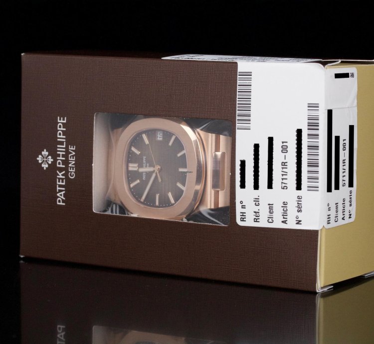 Patek Philippe Nautilus 5711 Rose Gold Cal 26-330 Full Set 2020 Service Sealed