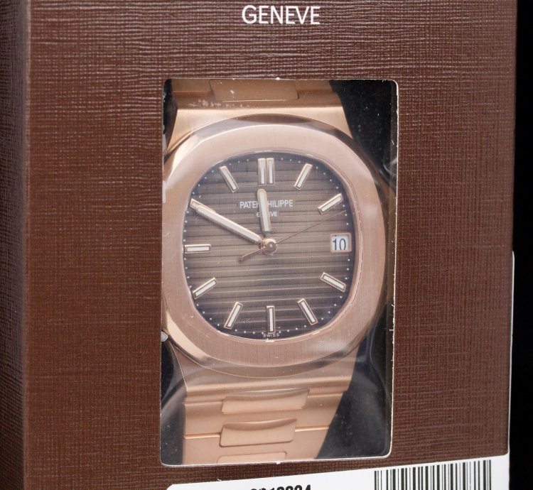 Patek Philippe Nautilus 5711 Rose Gold Cal 26-330 Full Set 2020 Service Sealed